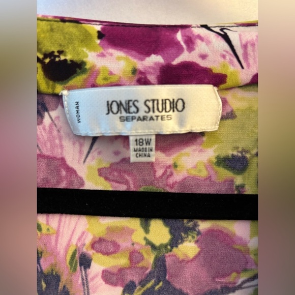 Jones Studio Floral Sleeveless top - Picture 3 of 3